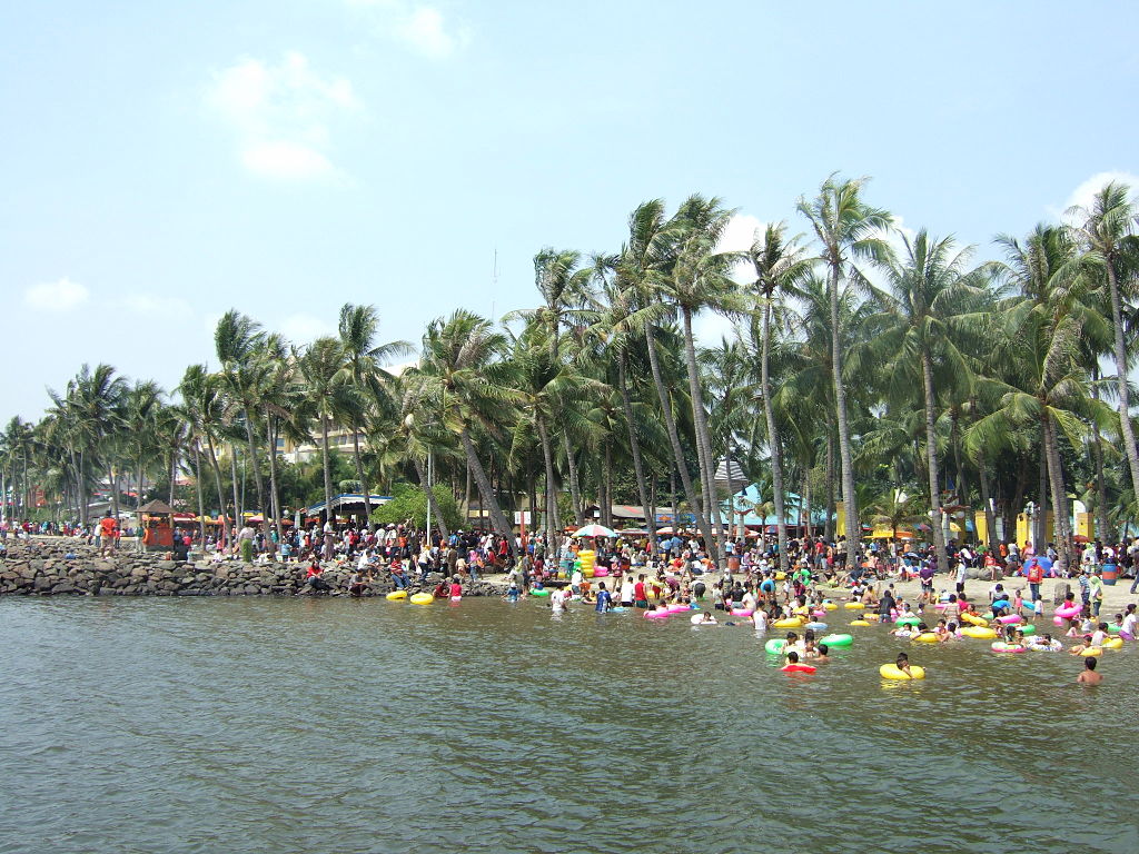 Festival Beach, Ancol. Photo: Wikimedia Commons