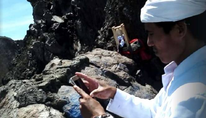 Balinese man Ketut Ngeteg says he hiked up Mount Agung on Oct. 2, 2017 to see the status of the volcano and conduct prayers. Photo via Facebook