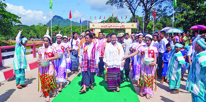 Kayin State Chief Minister Daw Nan Khin Htwe Myint (center) at a bridge opening ceremony. Photo: MOI