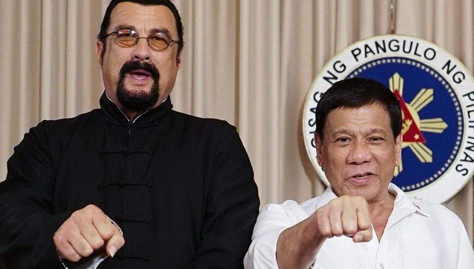 President Rodrigo Duterte gestures his signature pose with American actor Steven Seagal. ABS-CBNNews/Malacañang photo
