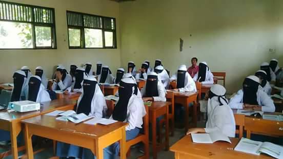 Students at SMK Attholibiyah in Tegal, Central Java. Photo:  Facebook