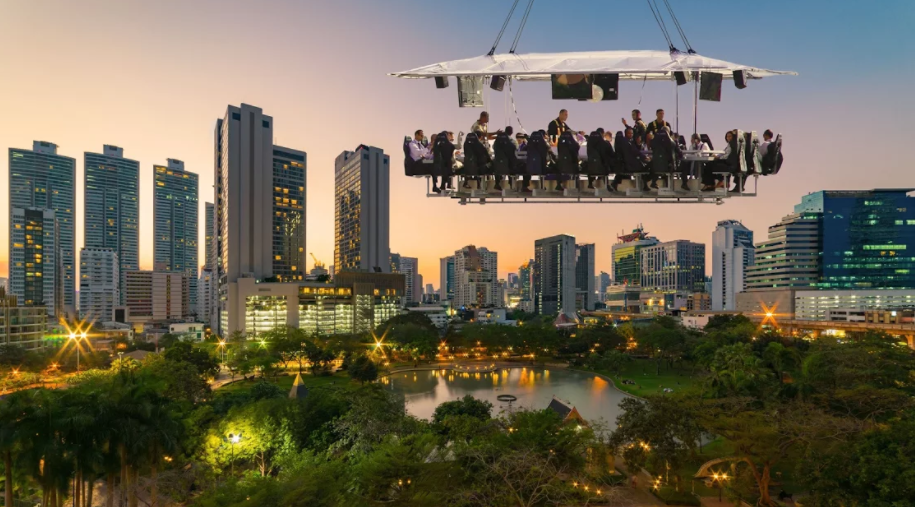 Dinner in the Sky lets Bangkokians eat an evening meal dangling in the sky  (VIDEO) | Coconuts Bangkok