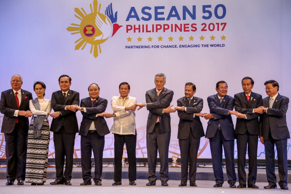 At the 2017 summit in Manila, ASEAN delegates shake hands . Photo: ABS-CBN News