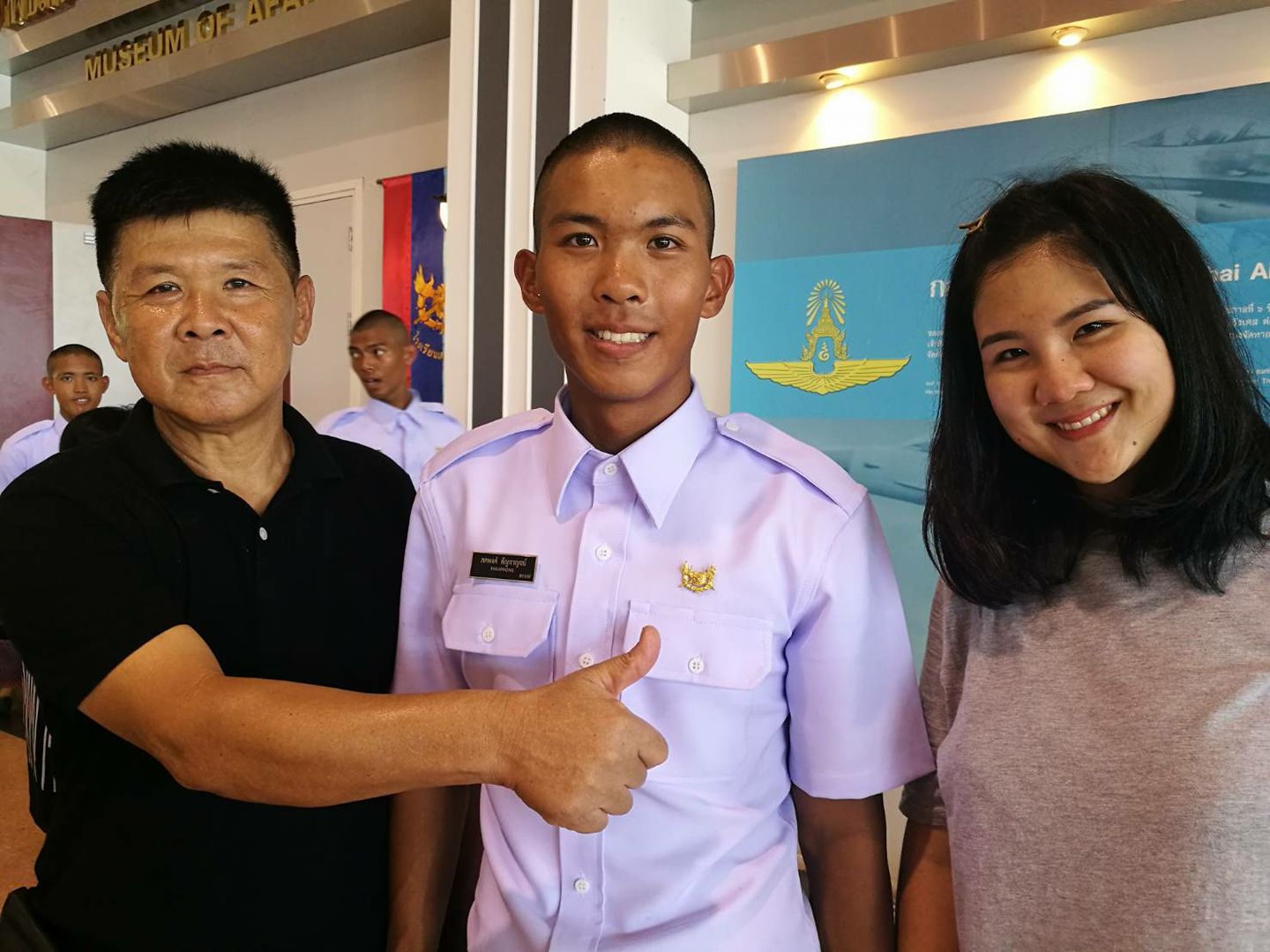 Facebook photo of Pakapong Tanyakan (center) and his family.