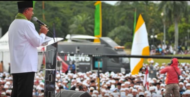 Governor Anies Baswedan speaking at the 212 anti-Ahok reunion rally on December 2, 2017. Screenshot: Youtube