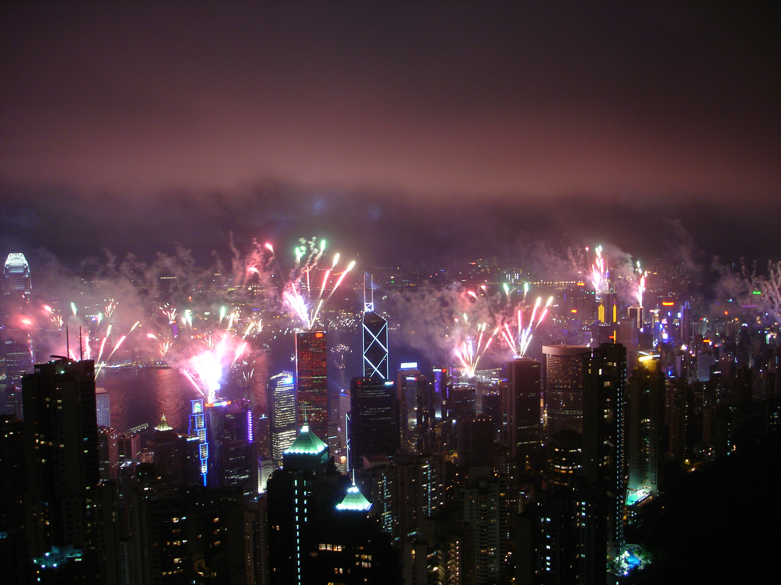 NYE fireworks in HK  Picture wikicommons (By tksteven – 自拍, CC BY-SA 2.5) 
