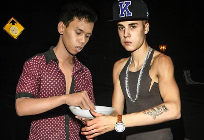 An edited photo showing Indonesian graphic designer Syahril Ramadan sharing a meal with Justin Bieber. Photo: Instagram/@srdesignart