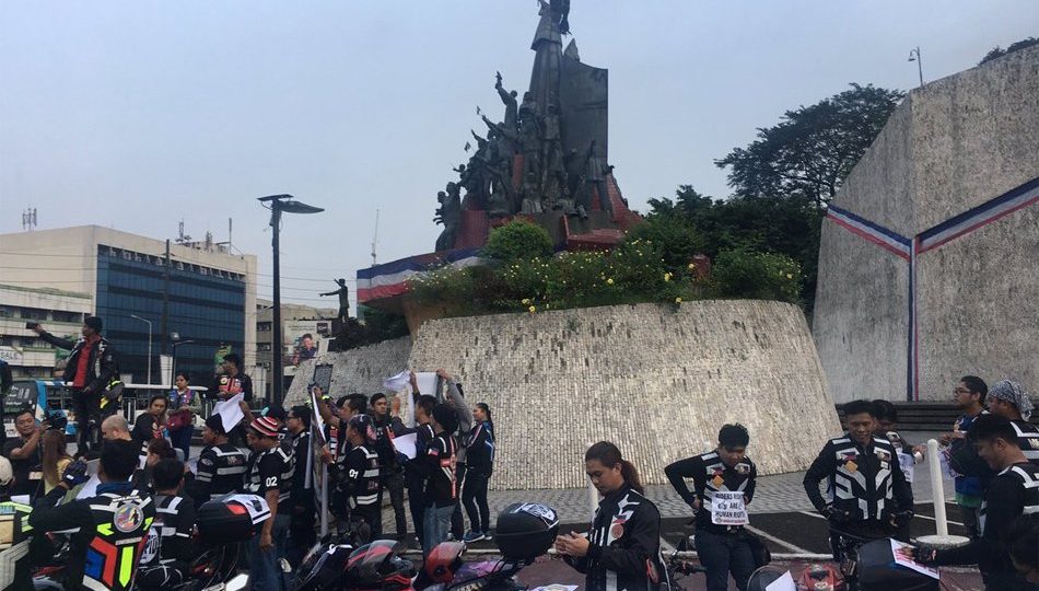 Motorcycle riders express their disappointment about the proposed ‘stupid’ motorcycle ban on Manila’s major thoroughfare EDSA. PHOTO: ABS-CBN News
