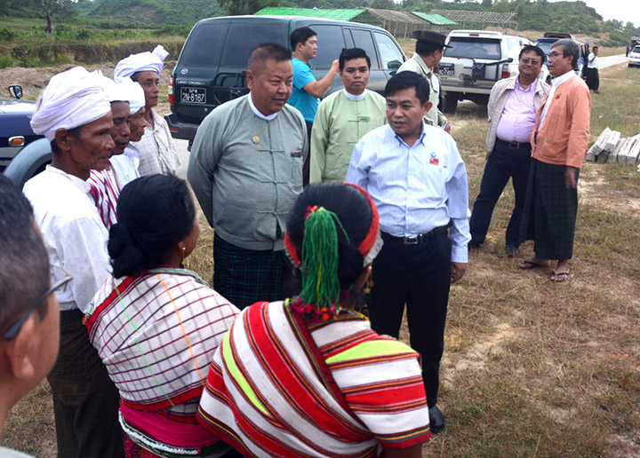 Bago Region Chief Minister Win Thein (white shirt) pledges development assistance to villagers in northern Rakhine State. Photo:  MOI