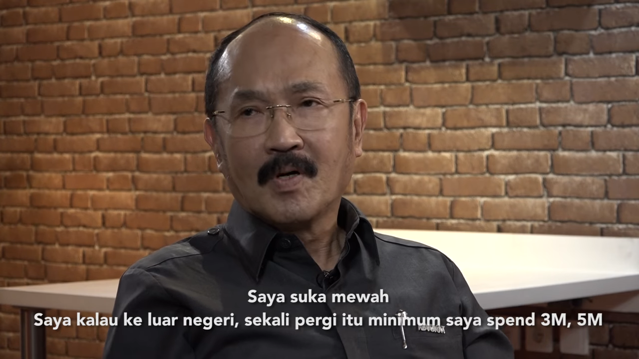 Lawyer Fredrich Yunadi explaining how he likes luxury and how he spends about IDR3-5 billion on vacations during a widely-watched interview with journalist Najwa Shihab in November 2017. Screenshot: Youtube