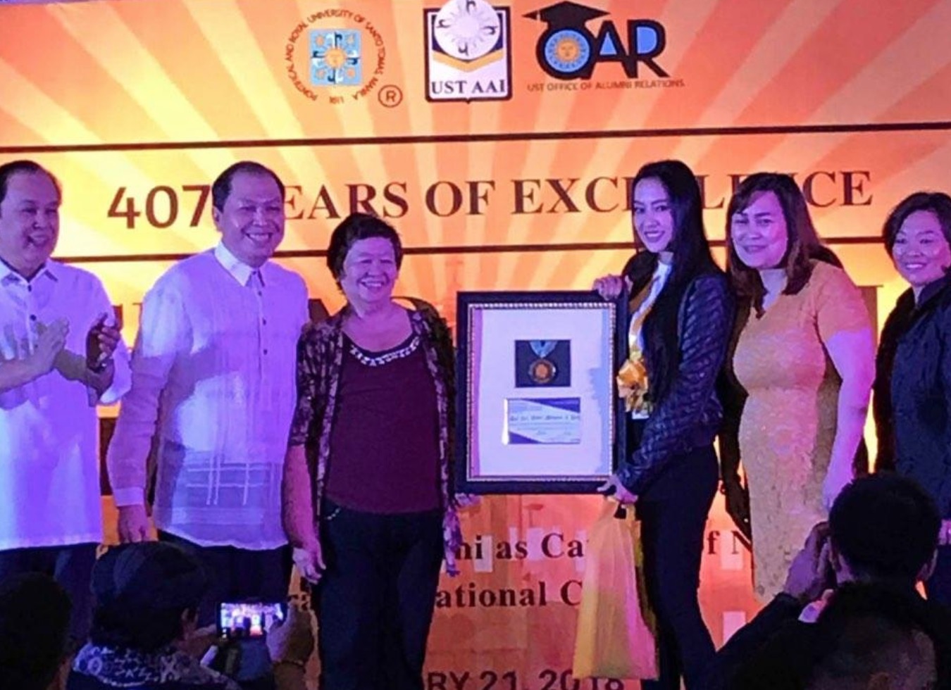 Mocha Uson accepts the Thomasian Award for Government Service. PHOTO: Leandro Jose Tesorero via CNN Philippines/Facebook
