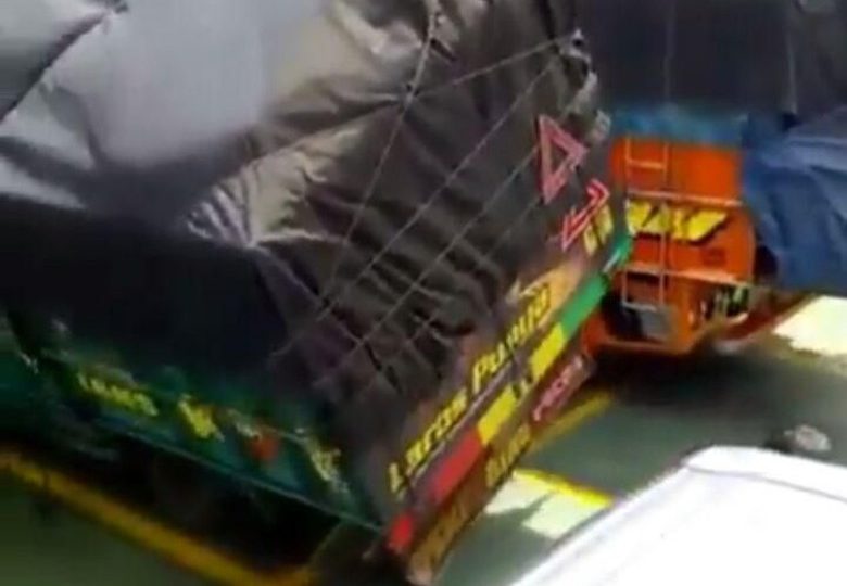 Screenshot from a video showing a truck almost getting toppled to its side, which many shared online after the January 23, 2018 earthquake in Jakarta even though the video was taken before that.