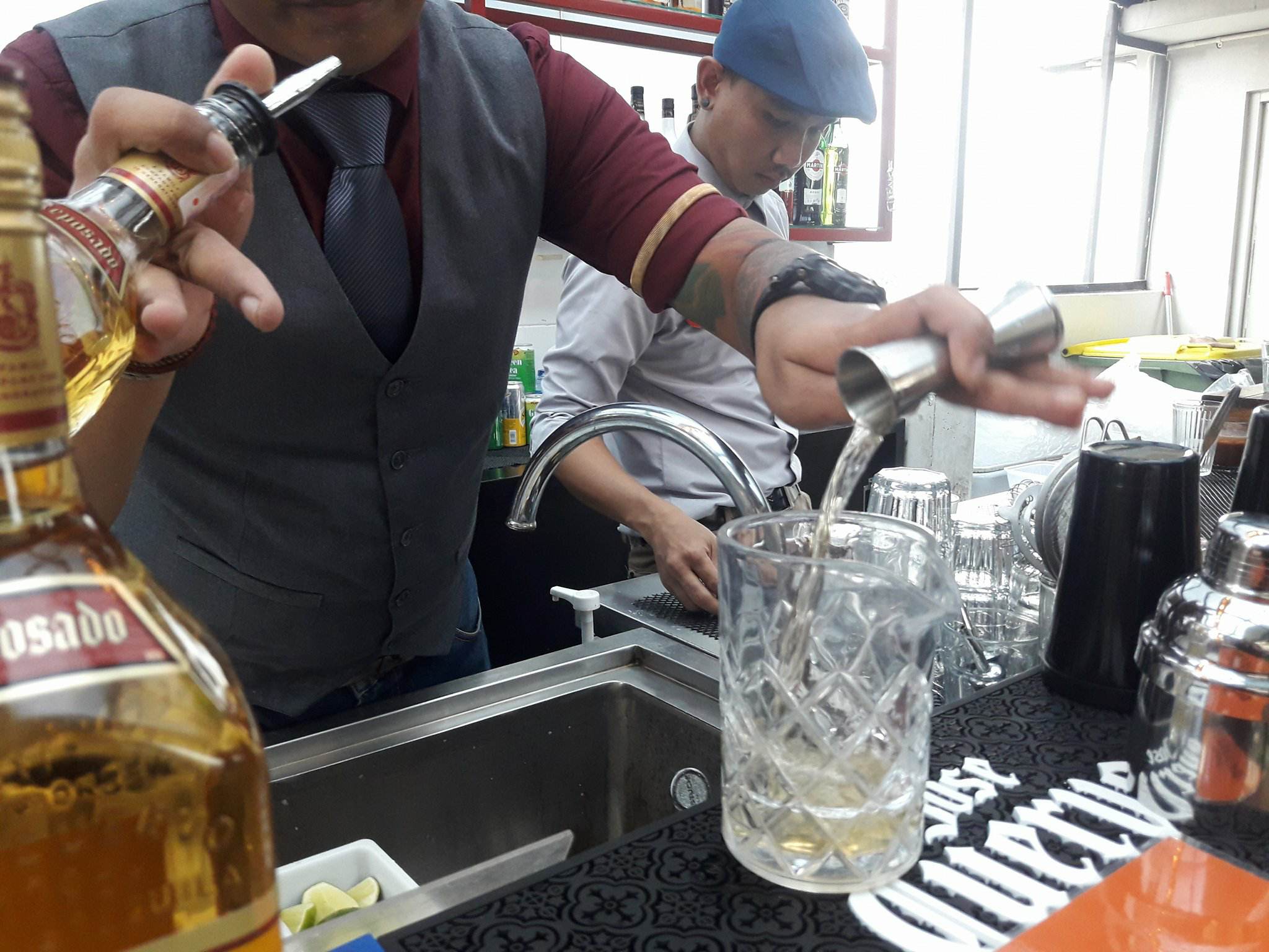 Porqué No bartenders measure out tequila. Photo: Olivia Stanley / Coconuts Media