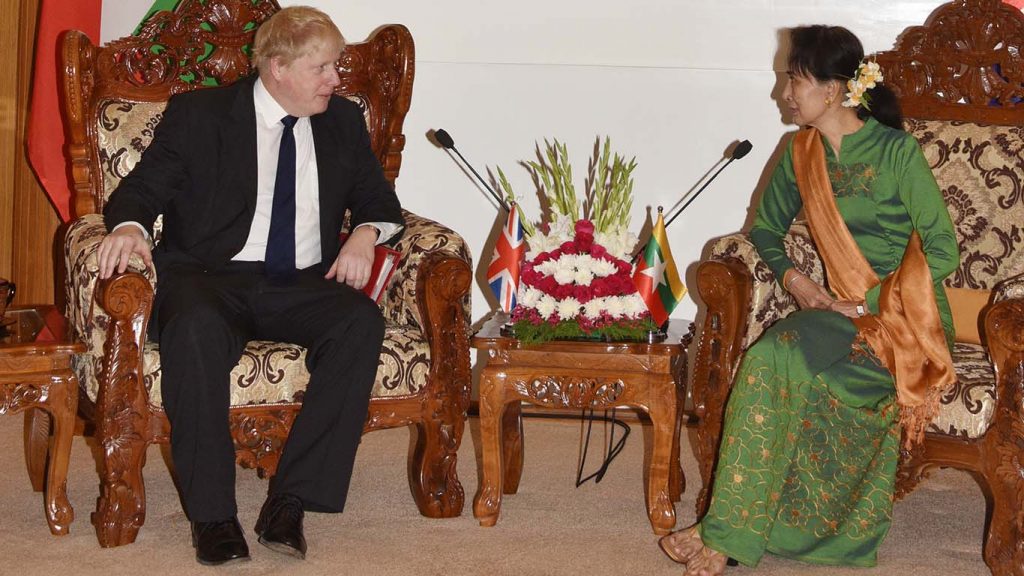 UK Foreign Secretary Boris Johnson discusses the Rohingya refugee crisis with Myanmar State Counsellor Aung San Suu Kyi in Naypyidaw on Feb. 12, 2018. Photo: MOI