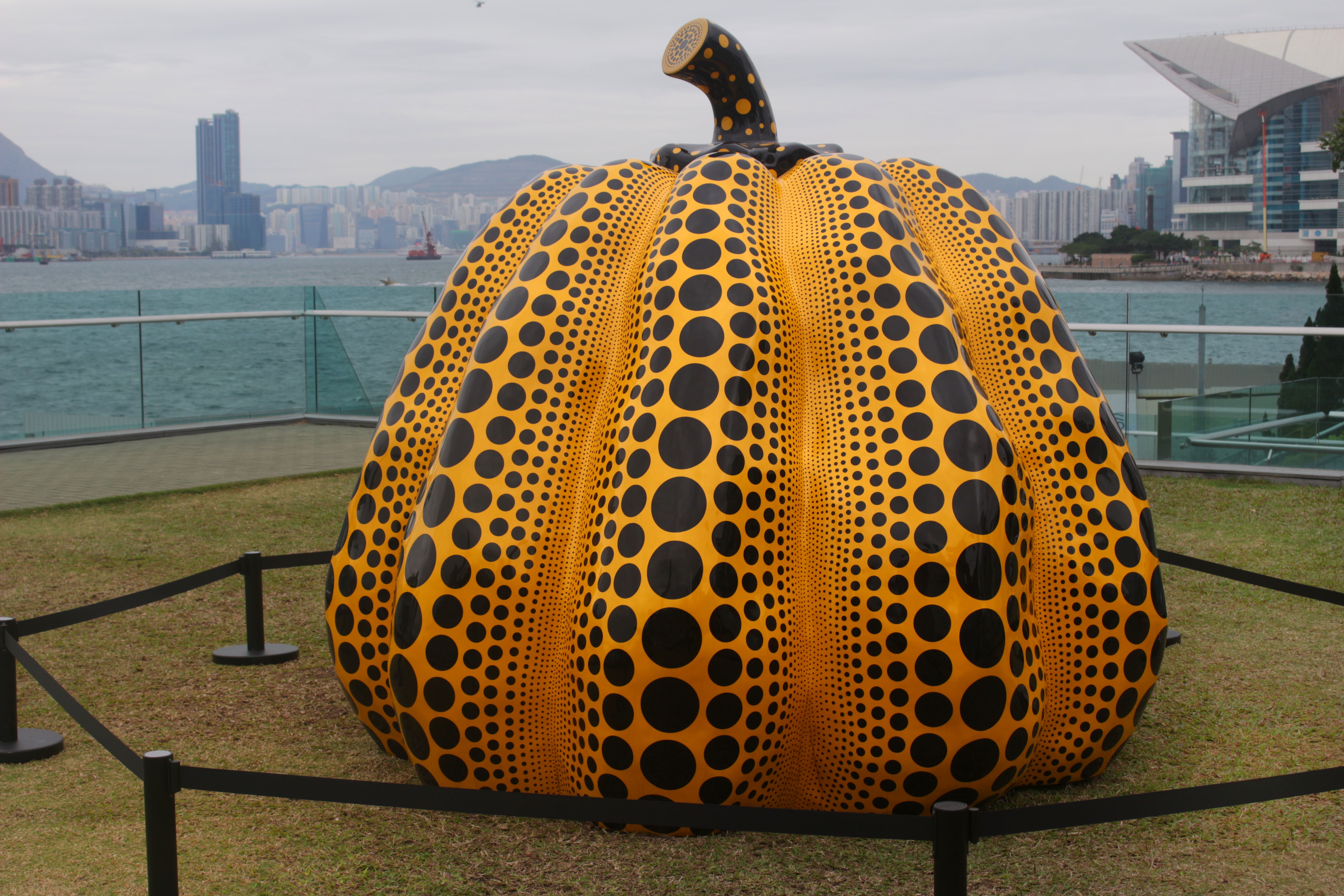 Pumpkin:big, by Yayoi Kusama at the Harbour Arts Sculpture Festival. Photo by Vicky Wong.
