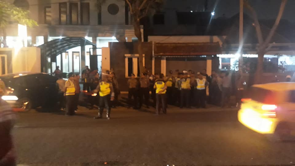 Police deployed to “guard” a movie screening held by the Papuan Student Alliance in Surabaya on Tuesday. Photo: Aliansi Mahasiswa Papua / Facebook