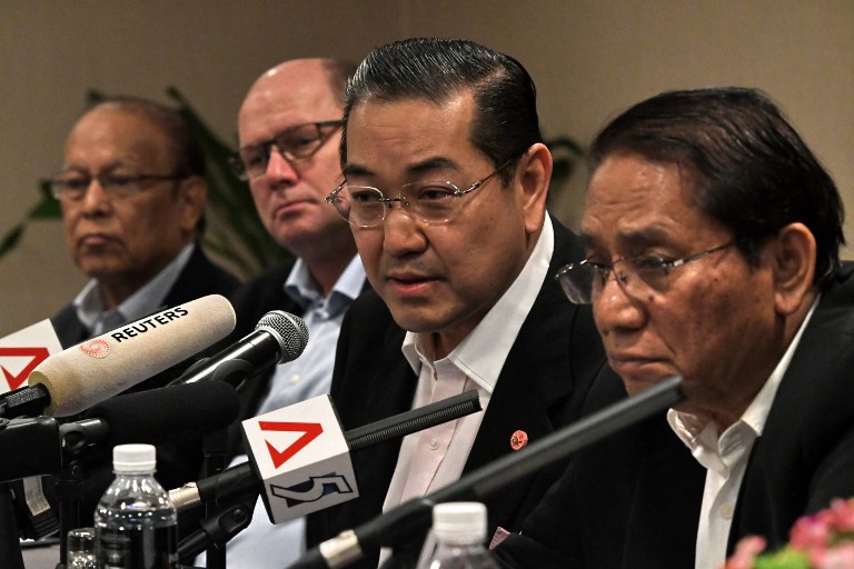 Surakiart Sathirathai (2nd R), chairman of the Asian Peace and Reconciliation Council (APRC) and former Thai deputy prime minister and foreign minister, speaks during a press conference in Singapore on April 3, 2018, as Urban Ahlin (2nd L), Swedish parliament speaker, Win Mra (L), chairman of the Myanmar National Human Rights Commission and Hla Myint (R), former Myanmar ambassador and representative to the ASEAN Inter-government Commission on Human rights, look on. / AFP PHOTO / Roslan RAHMAN