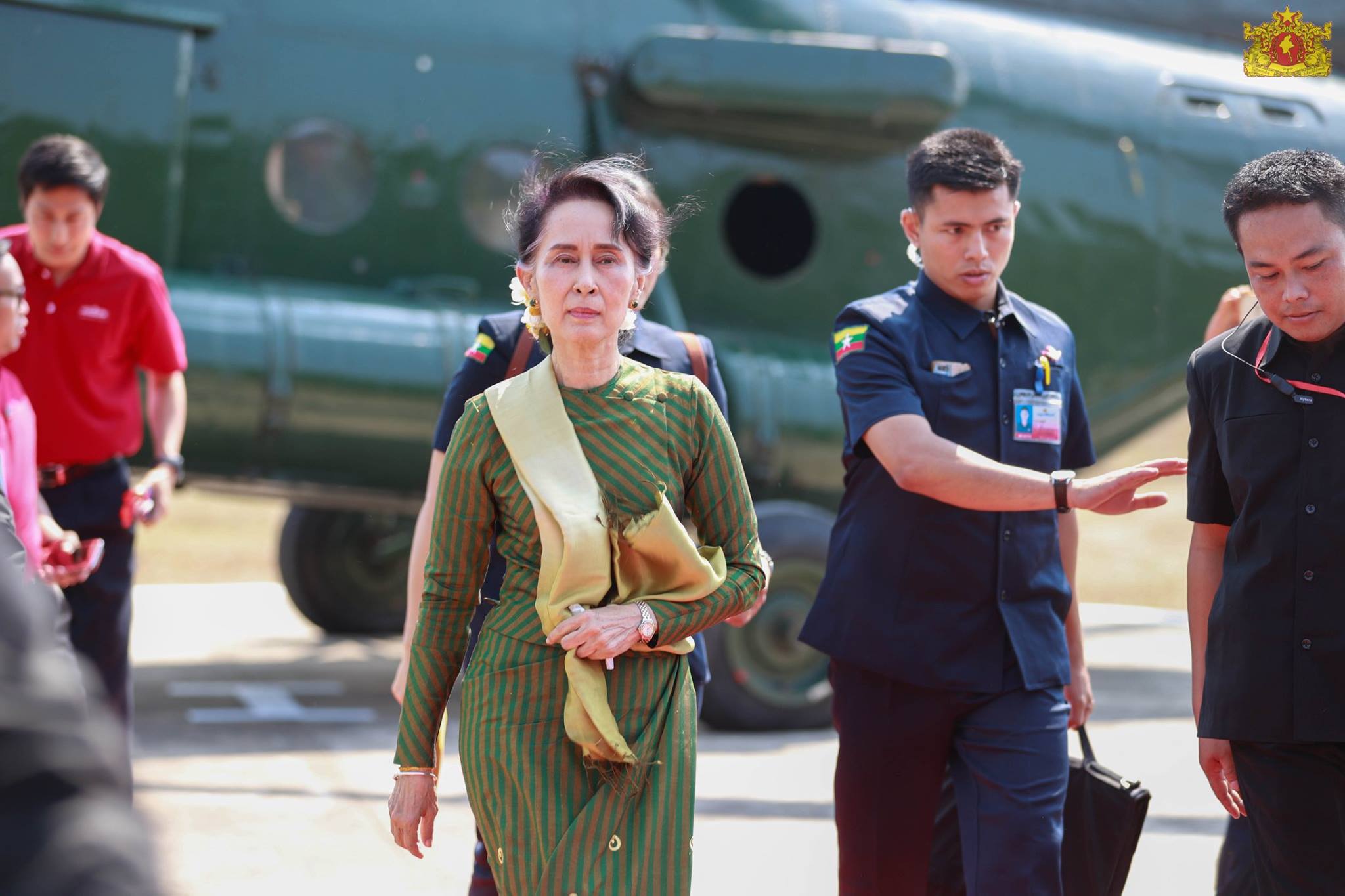State Counsellor Aung San Suu Kyi arrives in Myaungmya, Ayeyawady Region, for a “Peace Talk” on April 10, 2018. Photo: Office of the State Counsellor