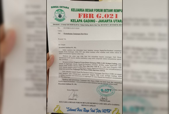 A photo of a circular from Betawi Brotherhood Forum (FBR) asking residents of Kelapa Gading, North Jakarta to give them an Eid bonus. Photo: Twitter
