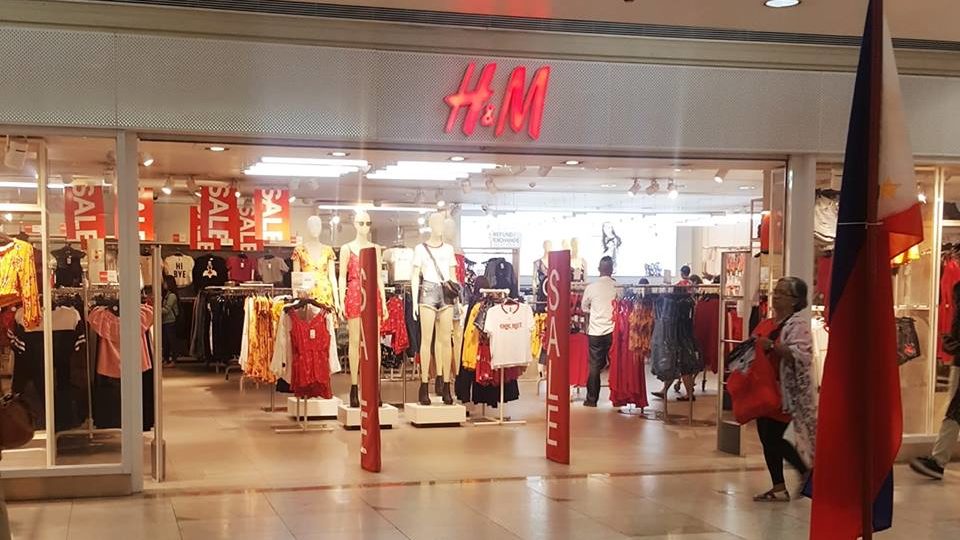 H&M apologises after staff stop transgender woman from trying on swimsuit