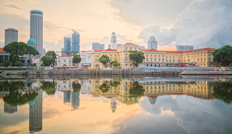   The computer professional prefers documenting the less visible elements of life - this shot captures the sunrise on Boat Quay, in the busiest part of the old harbor. Singapore, where three-quarters transport companies go through the 1860s. Photo: Teh Han Lin 