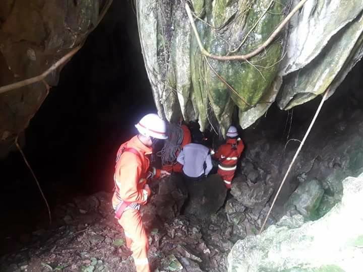 Myanmar rescue workers search a cave in Tachilek, Shan State, on June 30, 2018. Photo: Facebook / က်ိဳက္မေရာ/မုဒံု သတင္းစံု