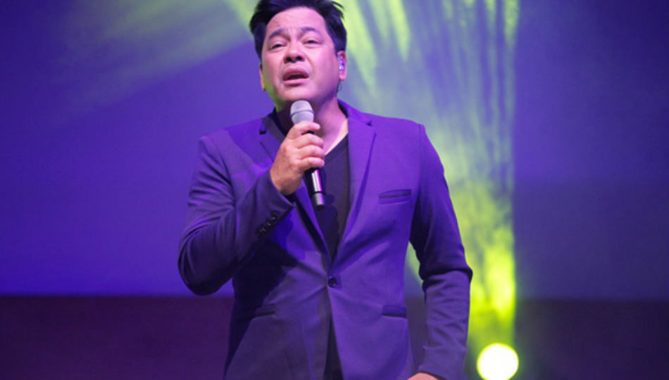 Singer Martin Nievera joined the Malacañang Press Corps for a day. Photo via ABS-CBN.  