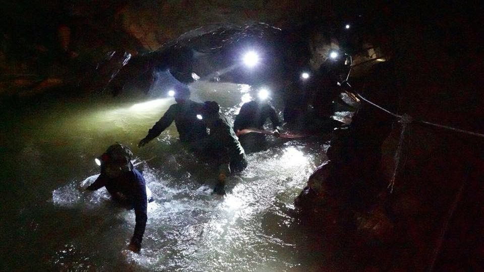 The SEALs placed extra oxygen tanks, strong ropes and LED lights along the cave’s walls, June 1, 2018. Photo: Royal Thai Navy