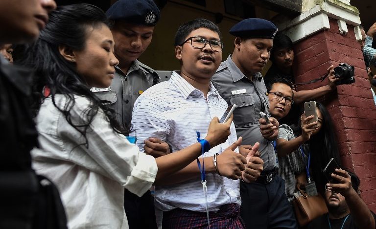 Reuters journalist Wa Lone (C) speaks to journalists after court postponed verdict on August 27, 2018 in Yangon following months of trial since they were detained on December 12, 2017. / AFP PHOTO / YE AUNG THU