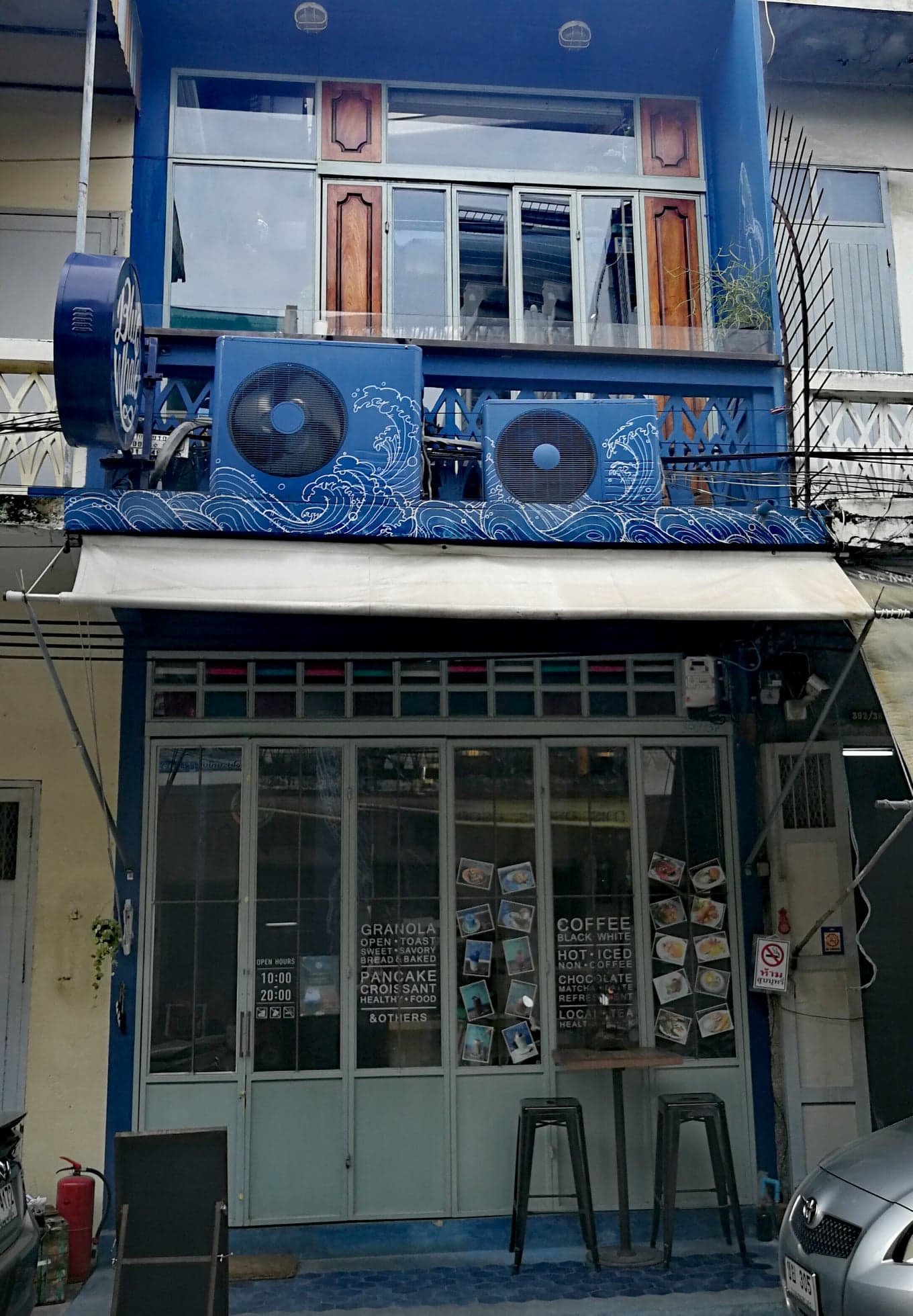 Bangkok S Blue Hued Brew Colorful Coffee At Indigo Themed Cafe Blue Whale Maharaj Coconuts Bangkok