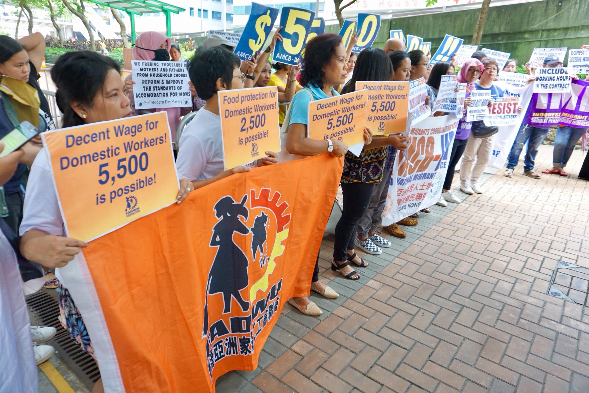 Domestic workers protest for a higher minimum wage yesterday outside the Labour Department. Picture via Facebook (香港亞洲家務工工會聯會　Hong Kong Federation of Asian Domestic Workers Unions FADWU)