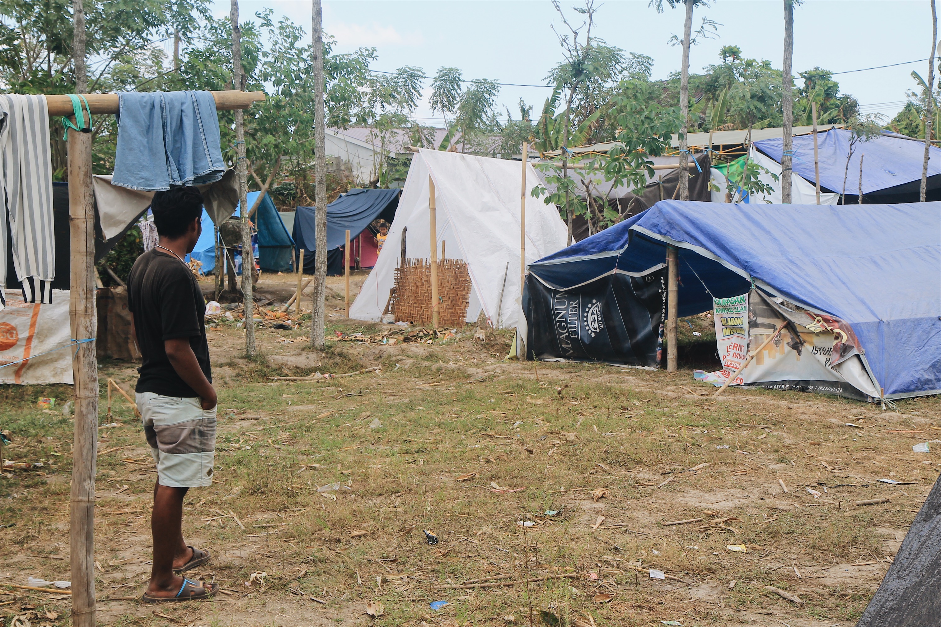 One of many evacuation camps in Lombok. This one is in the island’s West Lombok regency. Photo: Coconuts Bali