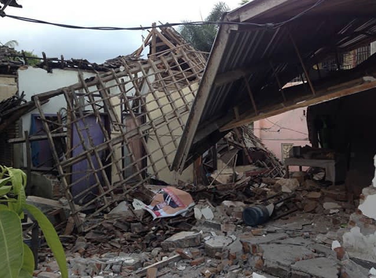 Collapsed buildings in Lombok after an earthquake on August 6, 2018 in Pakel Gunungsari, West Lombok. Photo: @wawan_aku via Denpasar Now