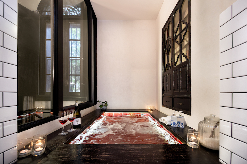 Some of the '50s rooms have jacuzzis to unwind in. Photo: Cheong Fatt Tze - The Blue Mansion
