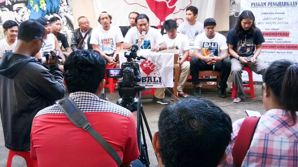 A press conference held by ForBali on Aug. 27, 2018 about the status of the reclamation of Benoa Bay. Photo: ForBali/Facebook