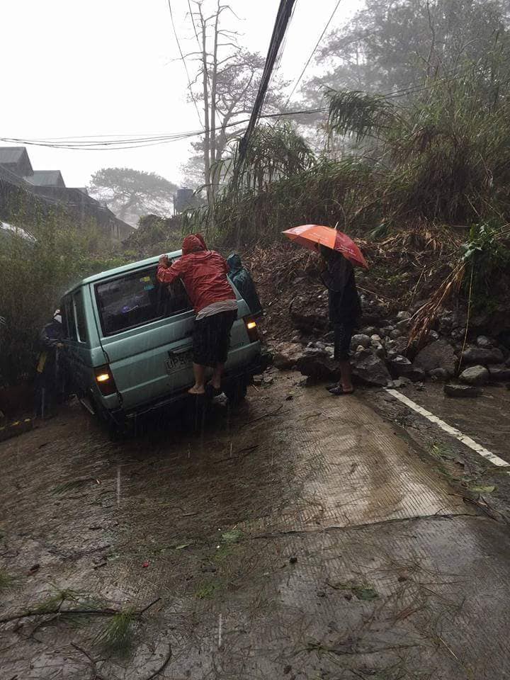 A muddy landslide blocks Kennon Road at Camo 7, Baguio City. PHOTO: Facebook / Scarlet Aglimaw