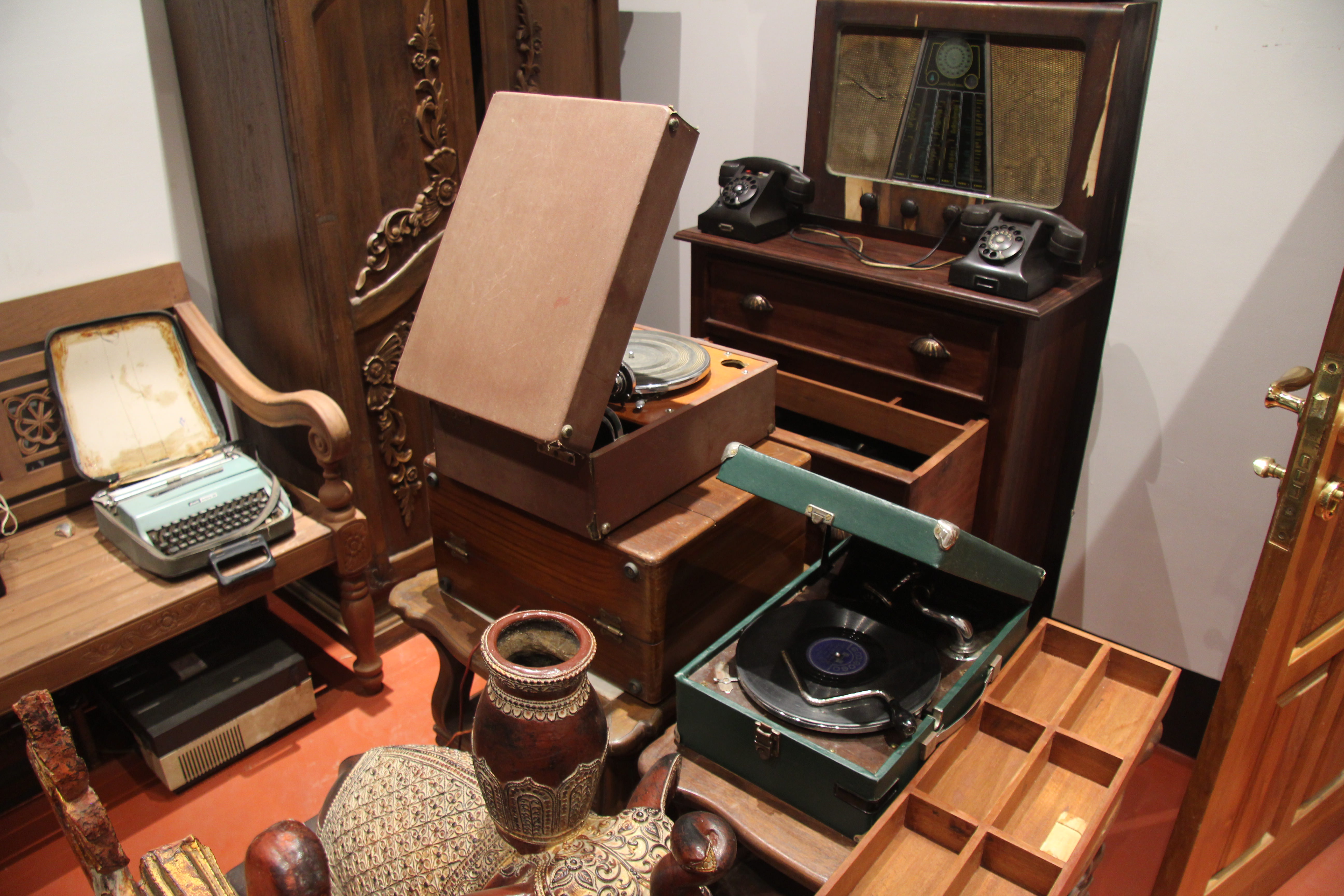 Old record players. They still work.