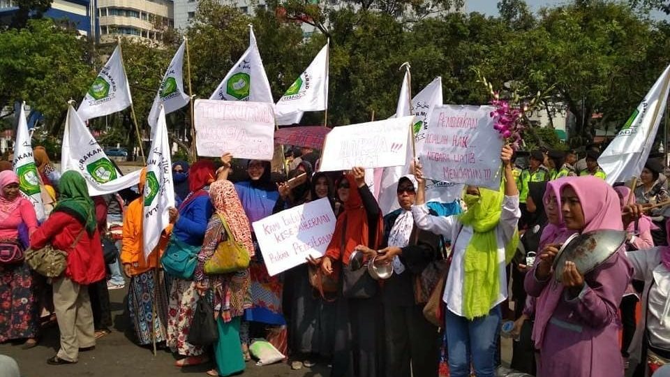 A Barisan Emak-Emak Militan protest in July. Photo: @barisanemakemakmilitan / Instagram