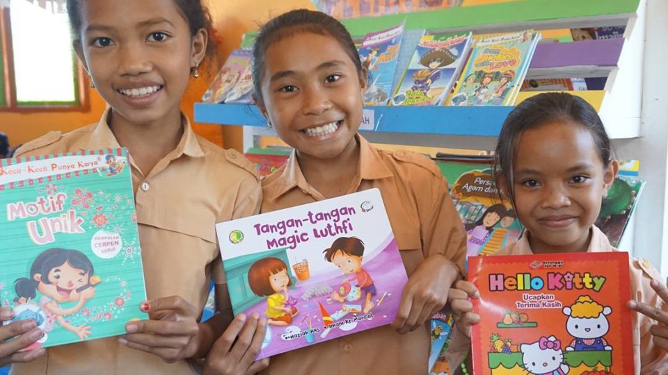 Tesa, Vera, and Cili are student volunteers at the Taman Bacaan Pelangi (Rainbow Reading Gardens) library at SDI Wiko in South Lembor, West Manggarai, NTT. They help the librarians maintain the cleanliness of the library, help their friends borrow books, and help repair damaged books. Would you like to help Taman Bacaan Pelangi too? Read about ways you can donate, volunteer and contribute to TBP’s mission to bring quality books to kids in Eastern Indonesia at the end of this article. Photo: Taman Bacaan Pelangi