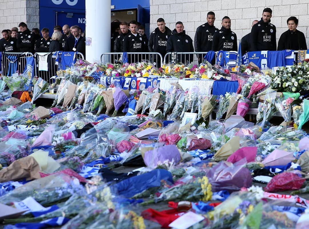 Players at the tribute to Vichai outside the King Power stadium. Photo: Facebook/ Leicester City FC Thailand