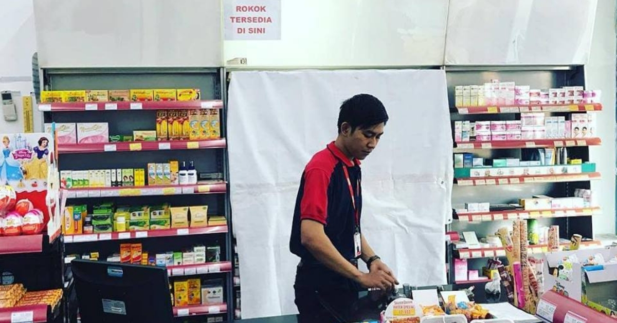 A minimarket in Bogor with a curtain in front of their cigarette display. Photo: Alap-alap Segara Kidul / Facebook