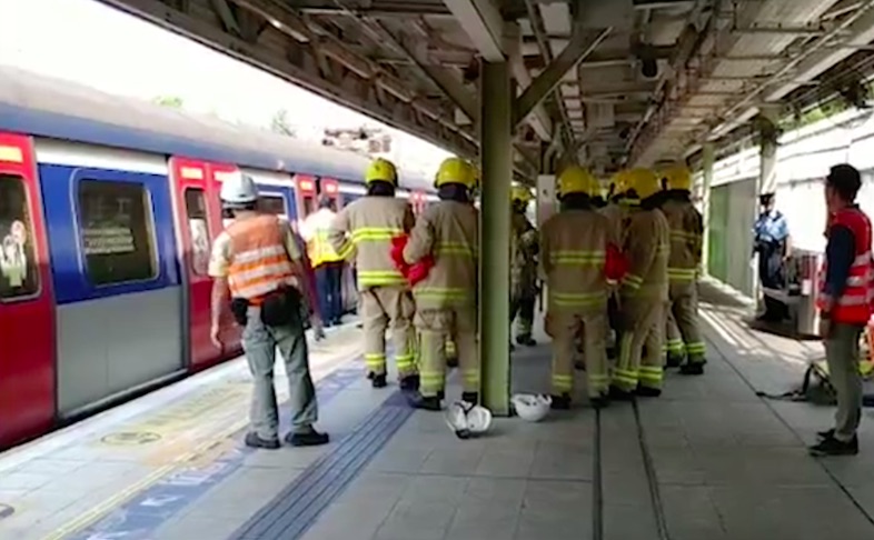 Firefighters at Fanling station. Screengrab via Apple Daily video.
