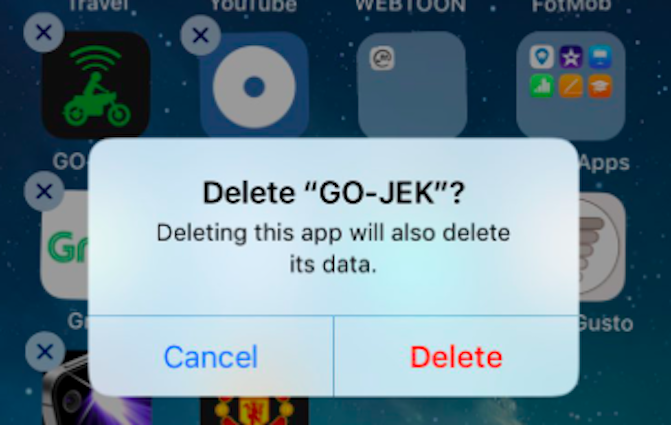 A screen grab showing a user deleting Go-Jek from their phone over the company’s LGBT controversy (ironically, this person uses an iPhone). Photo: Twitter