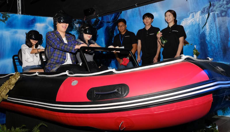 Seungri from Korean boyband Big Bang in town to try out the ride with his fans. Photo: HeadRock VR