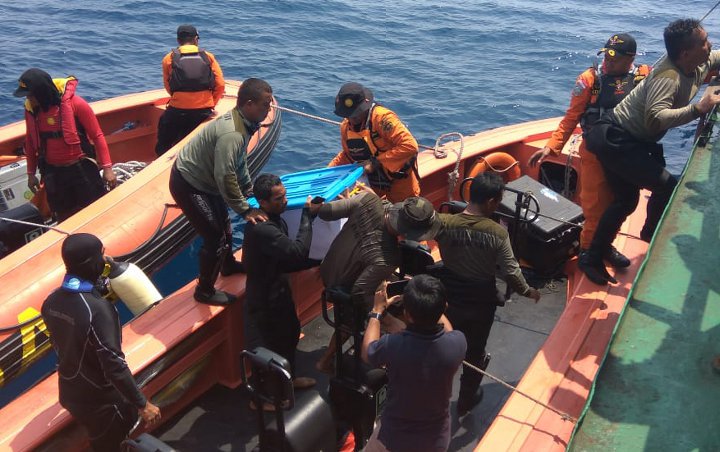 Indonesian authorities recovering Lion Air JT-610’s flight data recorder (FDR) in November 2018. Photo: Twitter / @Baruna_BPPT