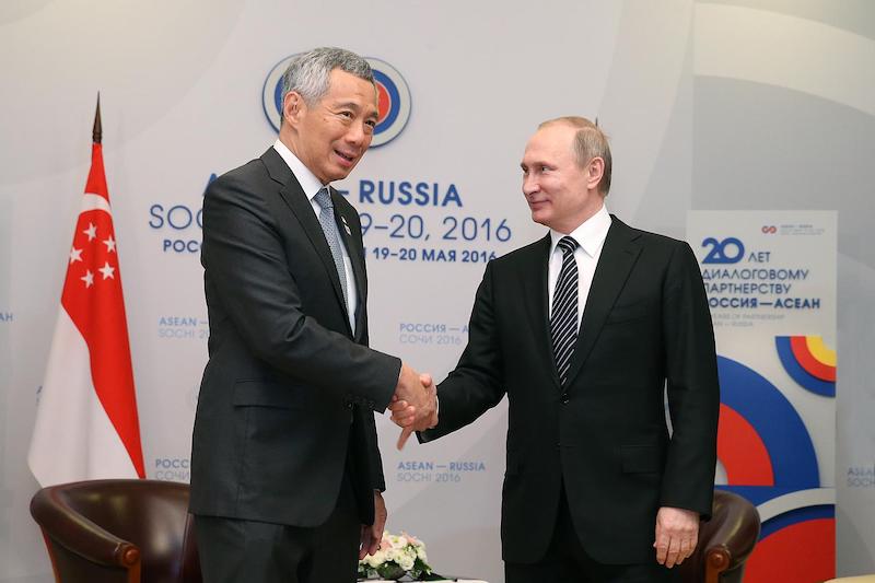 Singapore Prime Minister Lee Hsien Loong and Russian President Vladimir Putin in a 2016 photo. Photo: Lao Chen Dong / Facebook