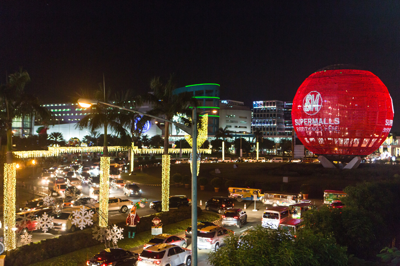 Intense traffic outside the Mall of Asia, once the largest mall in the Philippines. (Photo: Jacques Manuntag) 