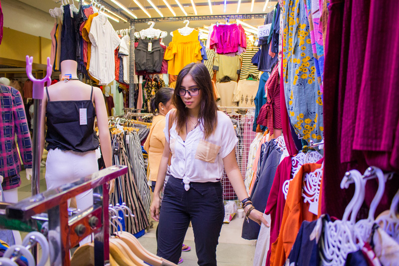 Lapus shopping in Greenhills. (Photo: Jacques Manuntag) 