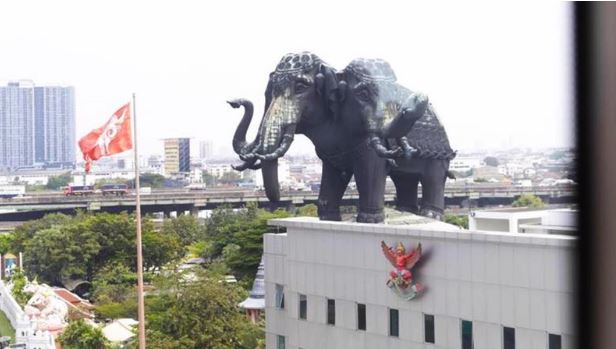 The view from the BTS extension that shows the iconic 3-headed elephant that stands on the Erawan Museum. Photo: Facebook/ BTS SkyTrain