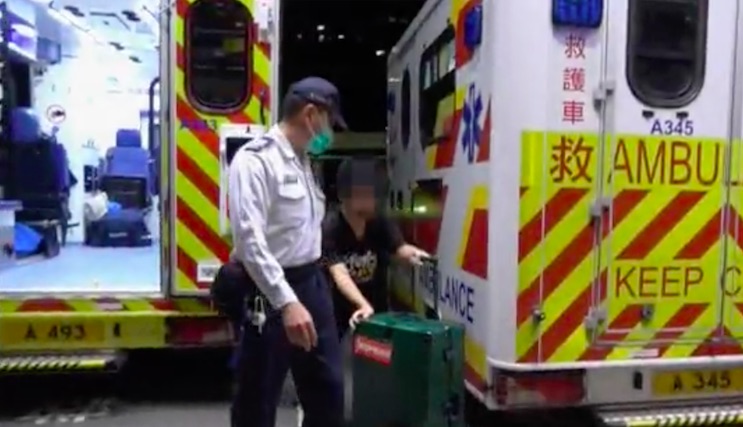 A 14-year-old juggler surnamed So was taken to hospital after getting hit on the head with a cellphone. Screengrab via Apple Daily video.